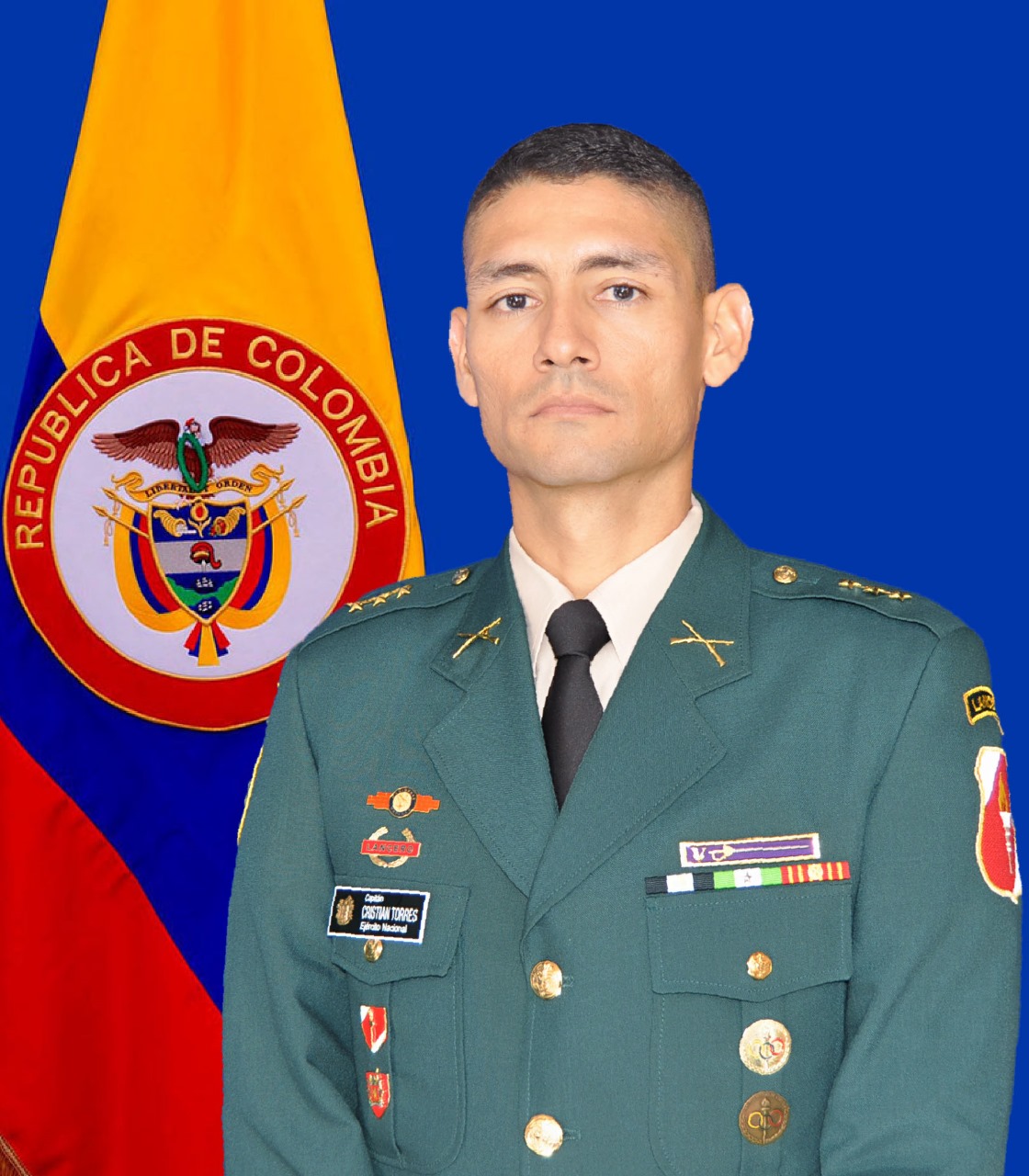 Foto del Capit谩n Cristian Alexander Torres Pinz贸n